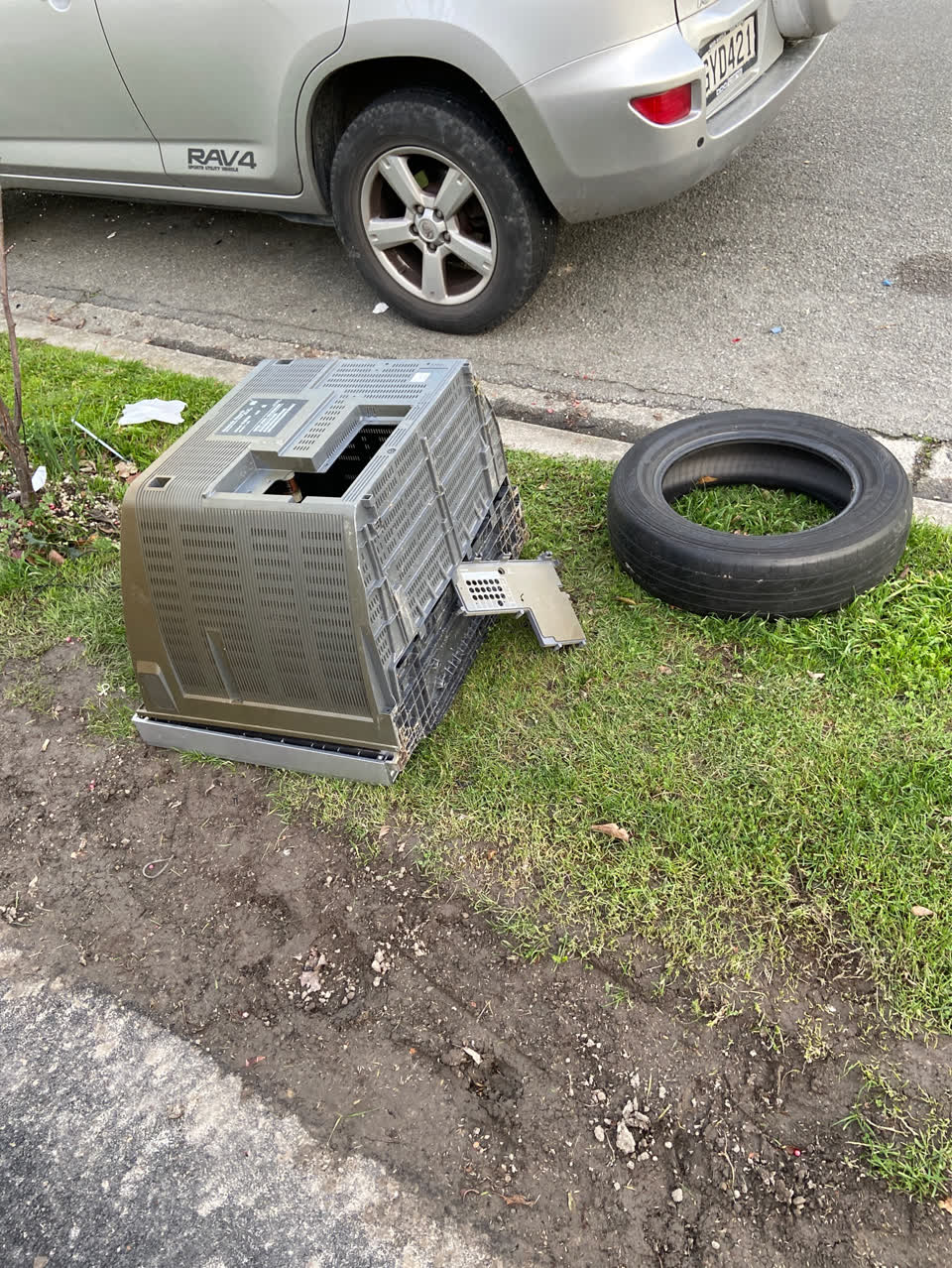 The photograph attached to this rubbish/recycling report