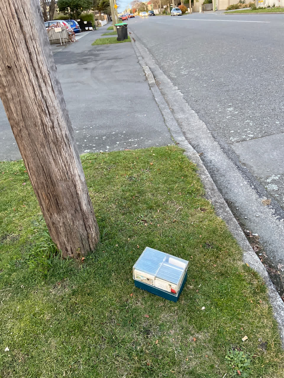 The photograph attached to this rubbish/recycling report