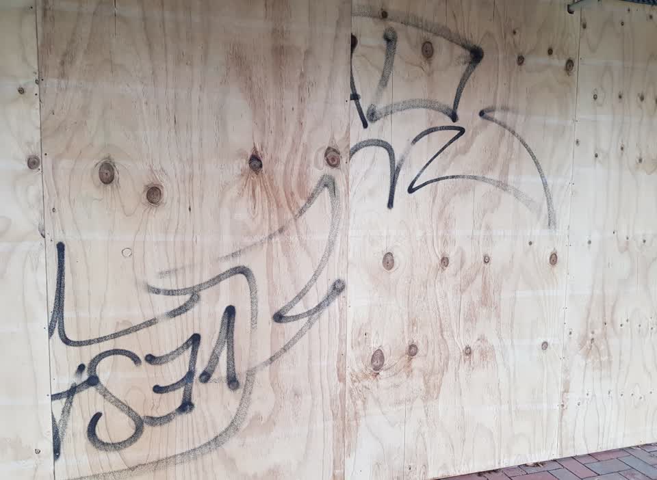 The photograph attached to this graffiti report