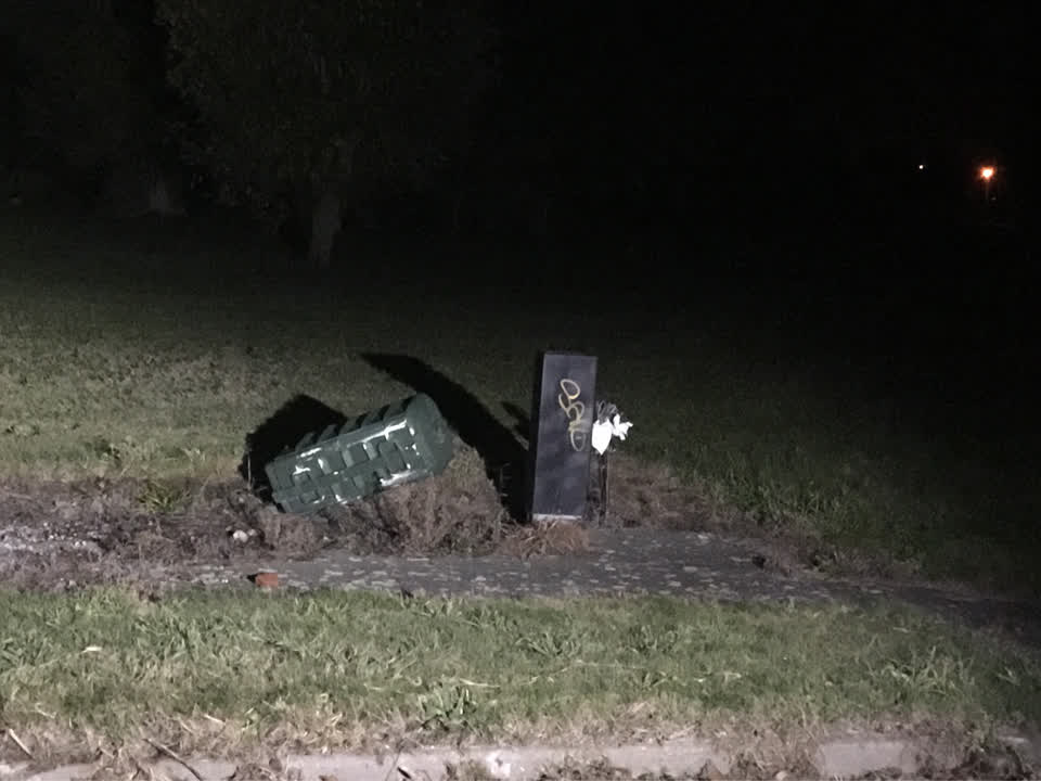 The photograph attached to this graffiti report