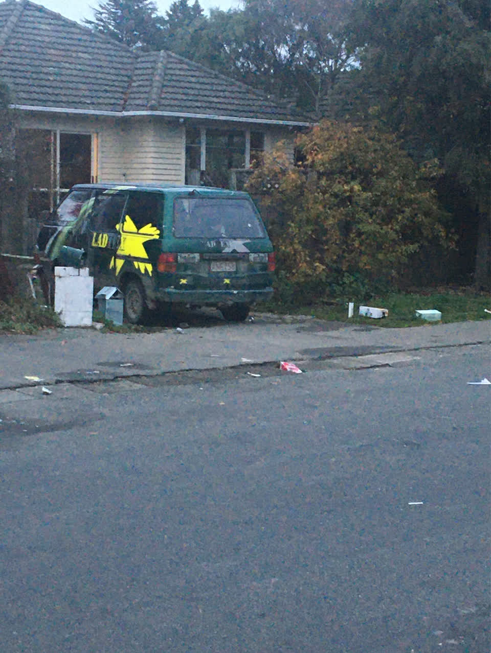 The photograph attached to this rubbish/recycling report