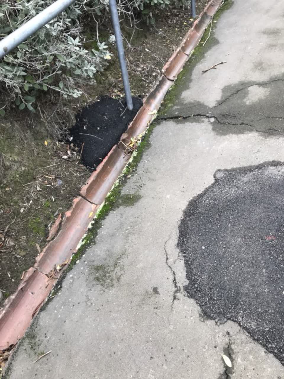 The photograph attached to this roading/streets report