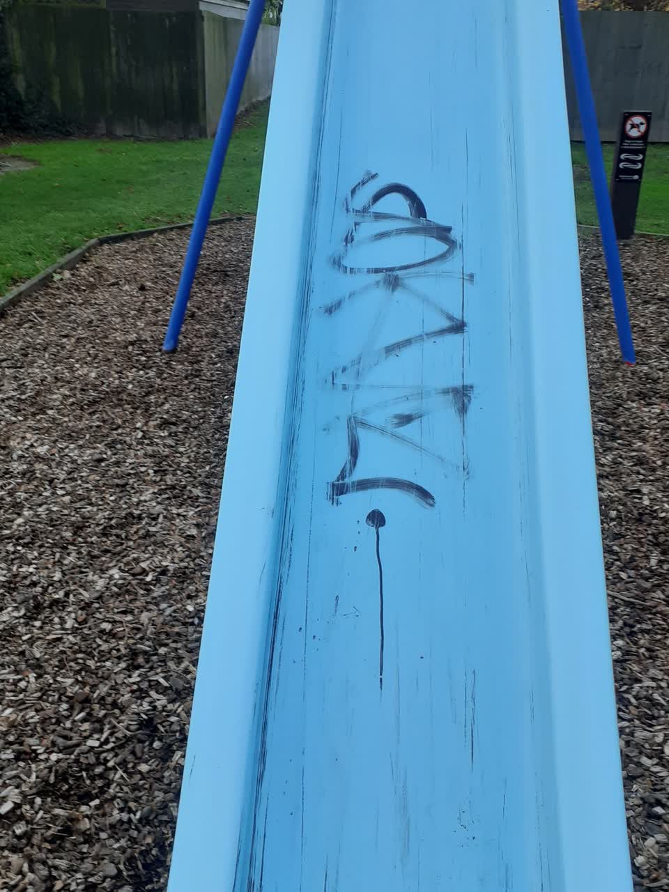 The photograph attached to this graffiti report