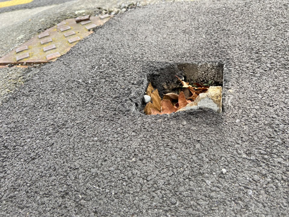 The photograph attached to this roading/streets report