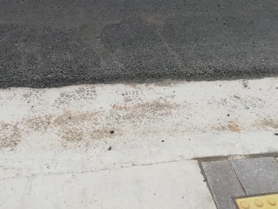 The photograph attached to this roading/streets report