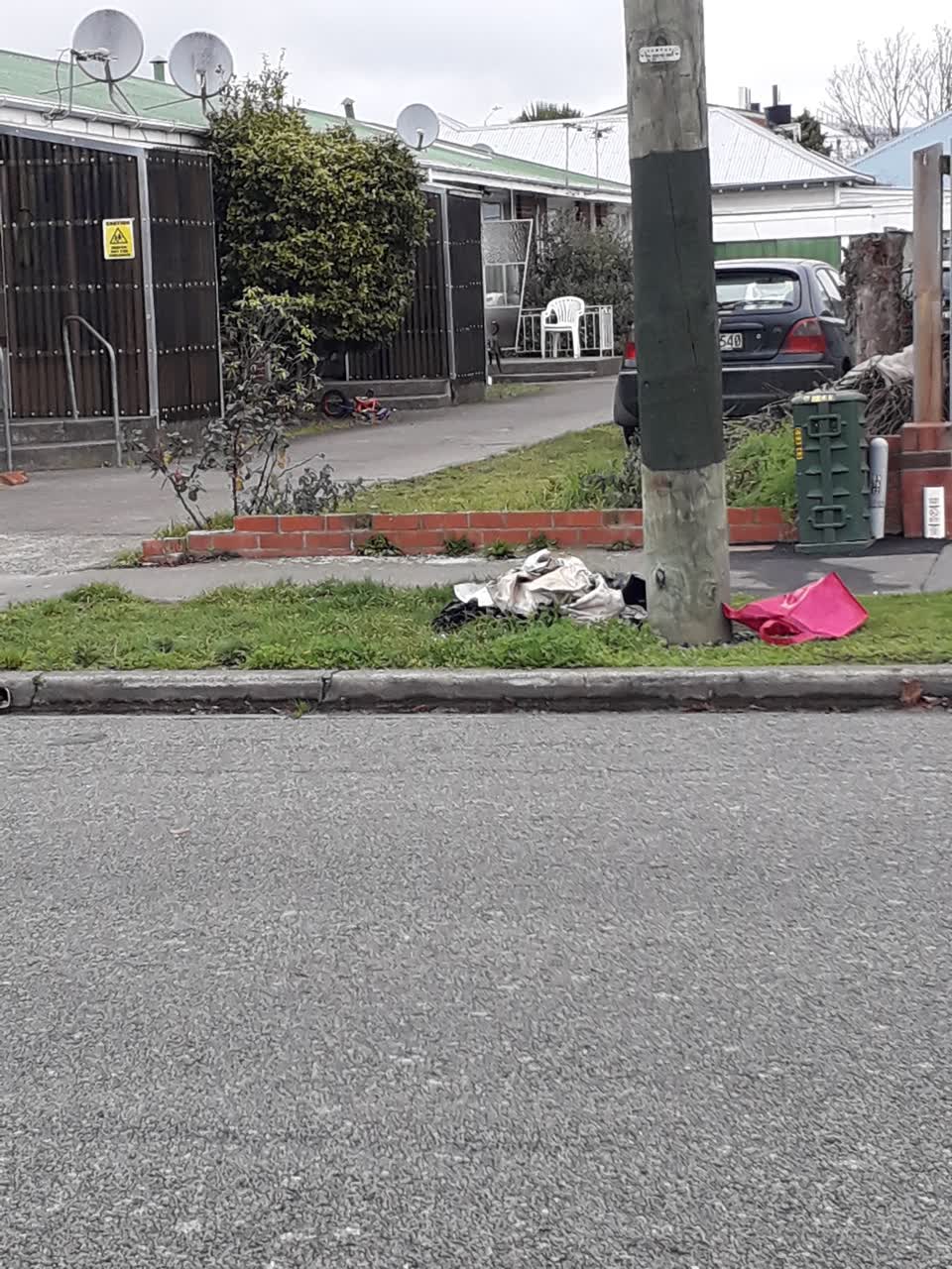 The photograph attached to this rubbish/recycling report