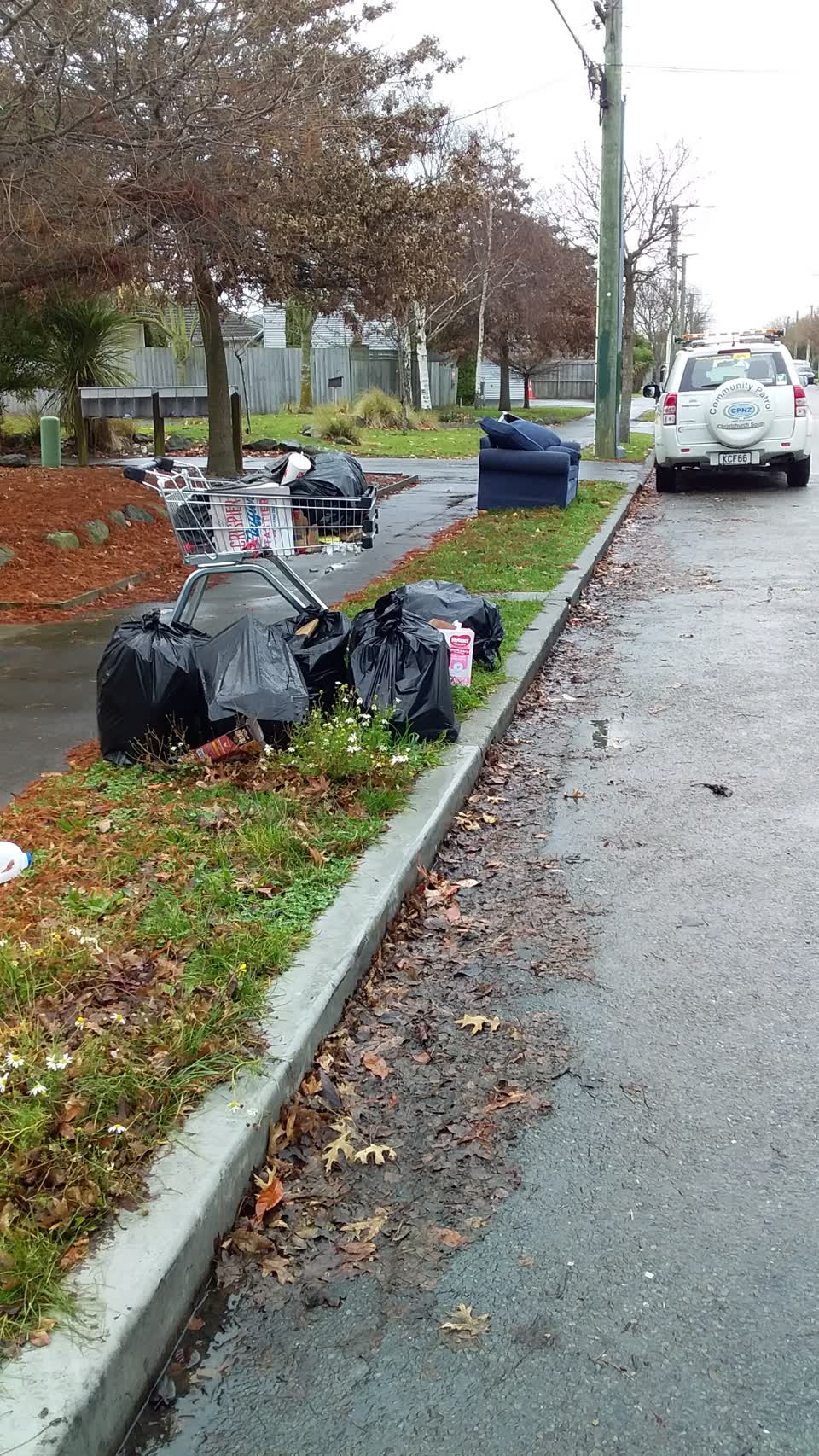 The photograph attached to this rubbish/recycling report