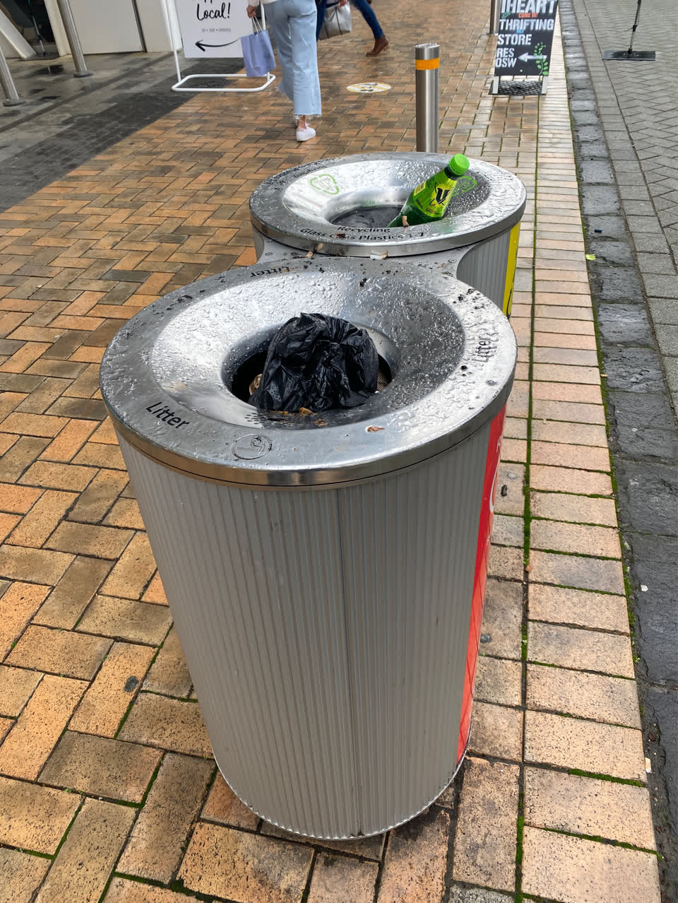 The photograph attached to this rubbish/recycling report