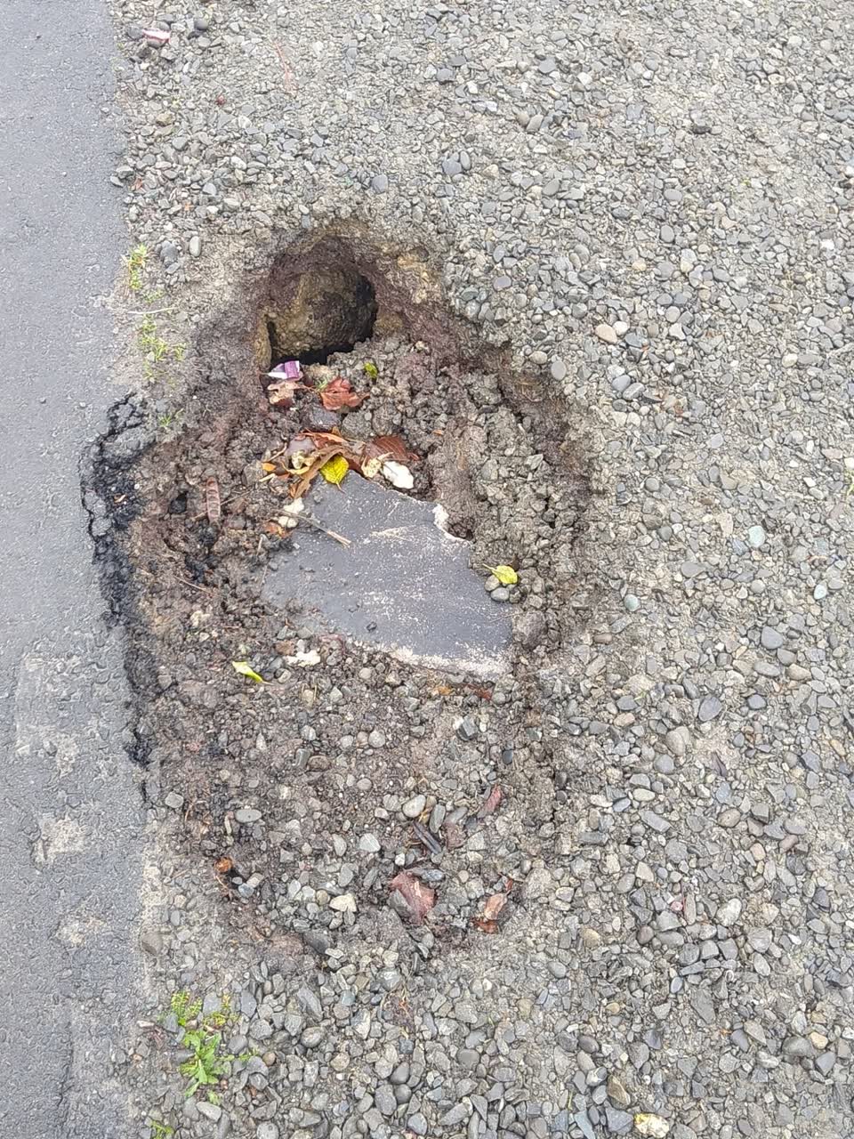 The photograph attached to this roading/streets report