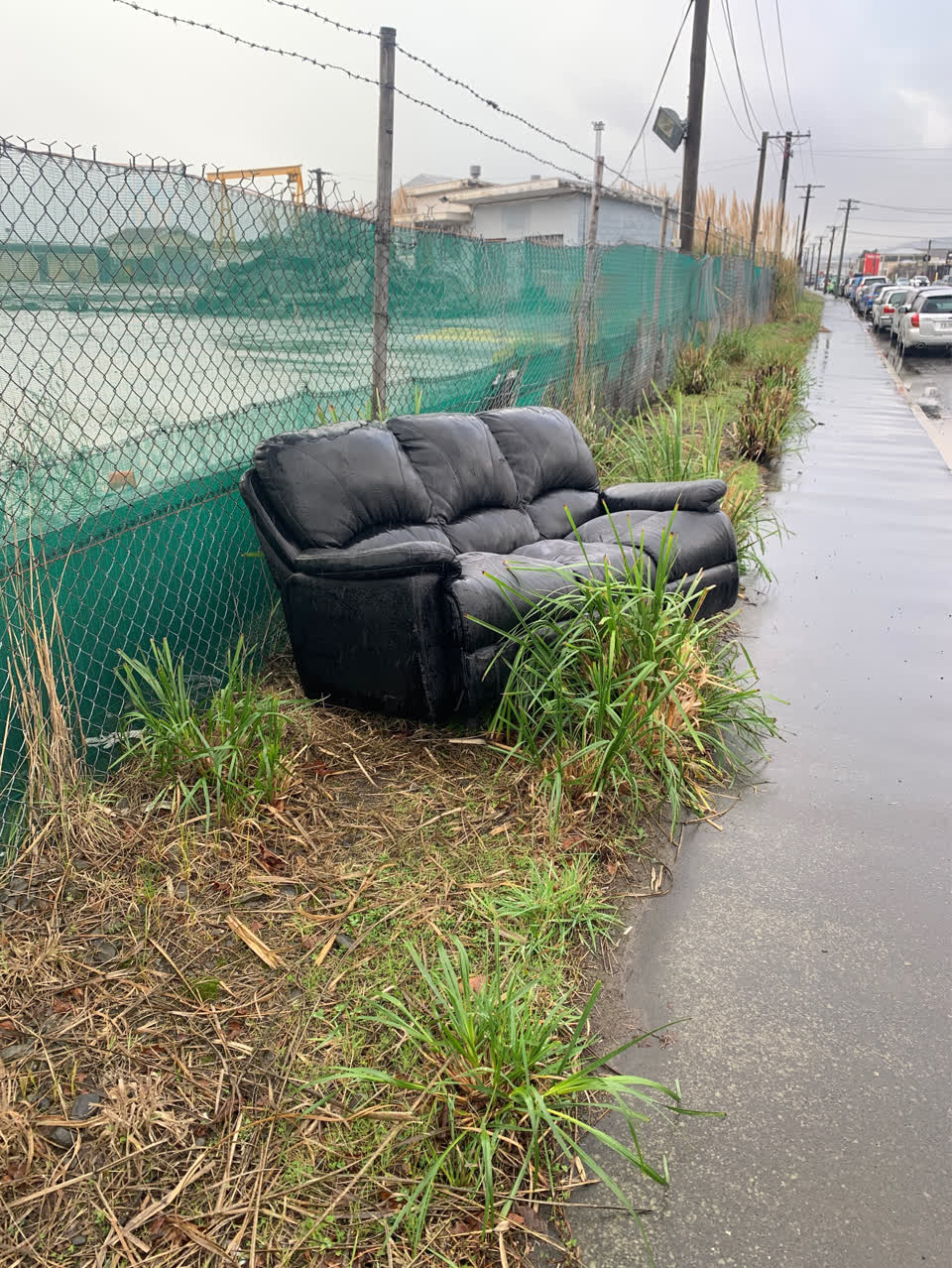 The photograph attached to this rubbish/recycling report