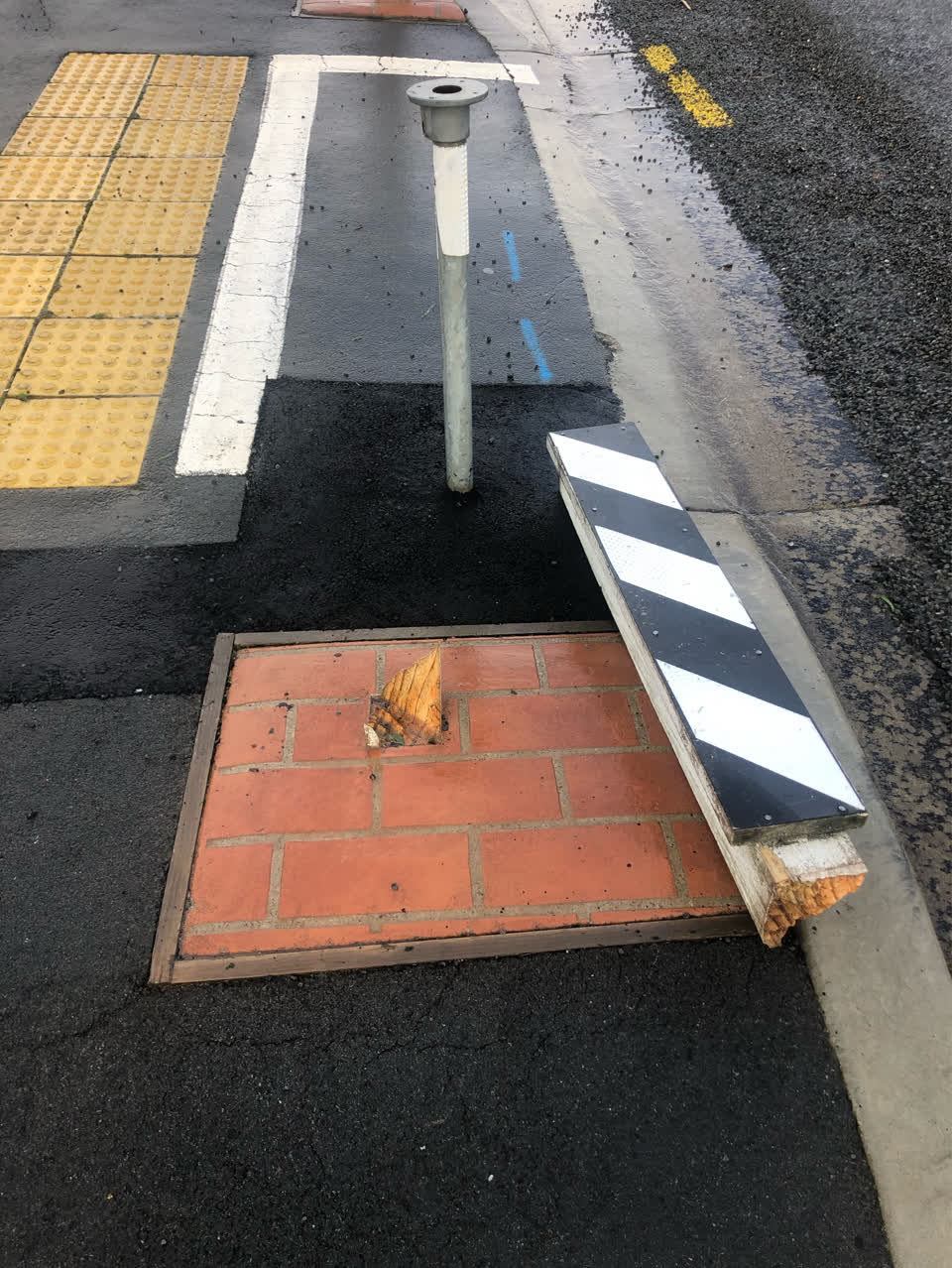 The photograph attached to this roading/streets report