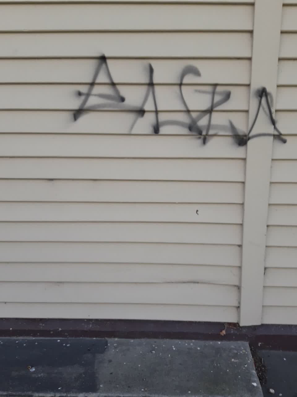 The photograph attached to this graffiti report