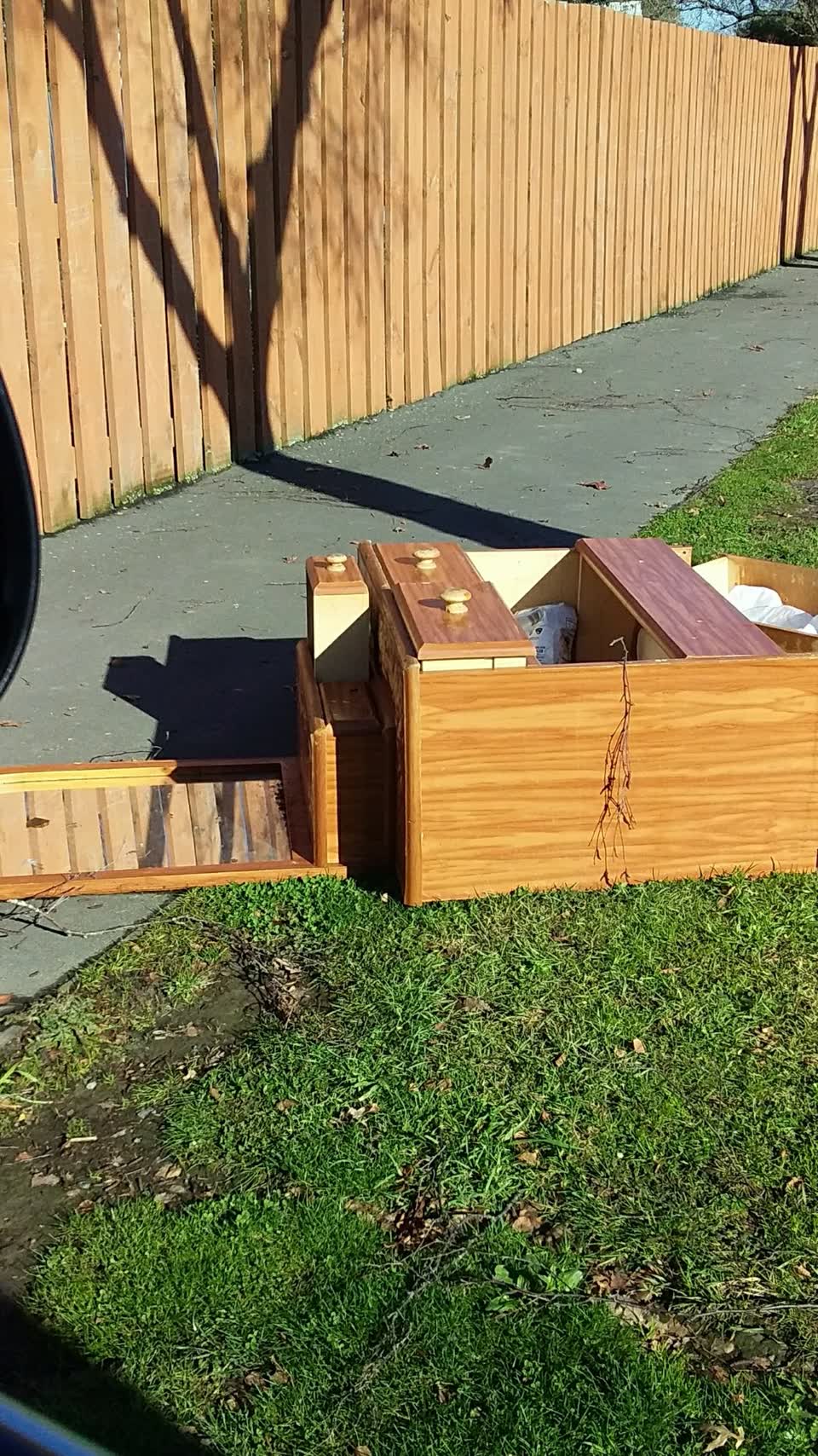The photograph attached to this rubbish/recycling report
