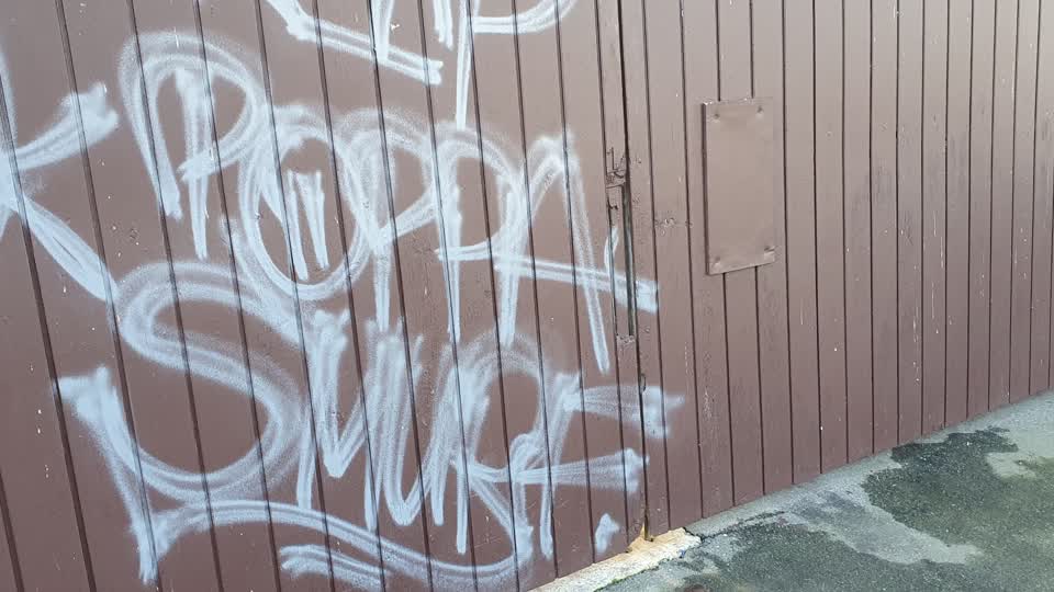 The photograph attached to this graffiti report