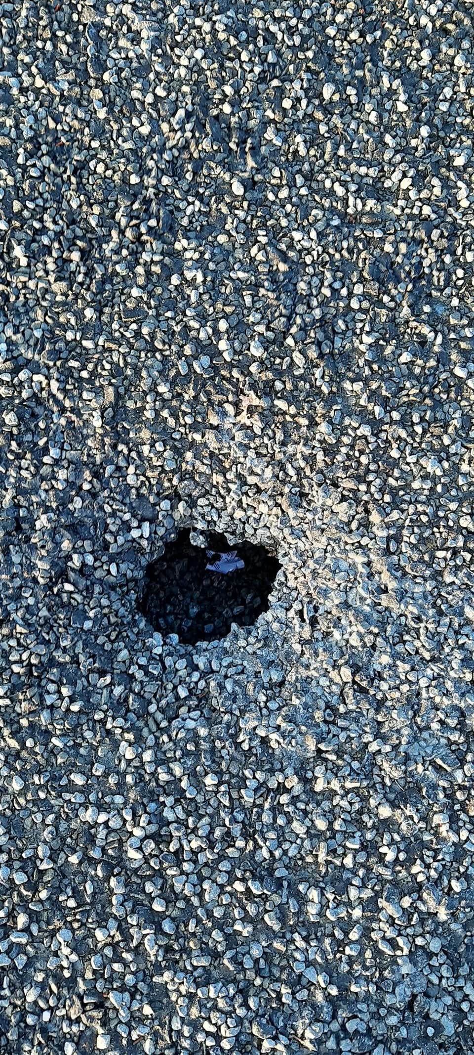 The photograph attached to this roading/streets report