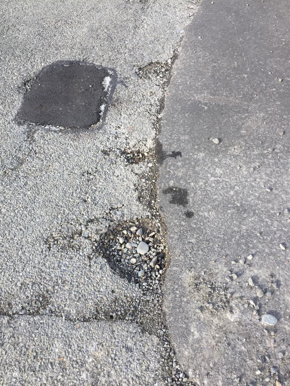 The photograph attached to this roading/streets report