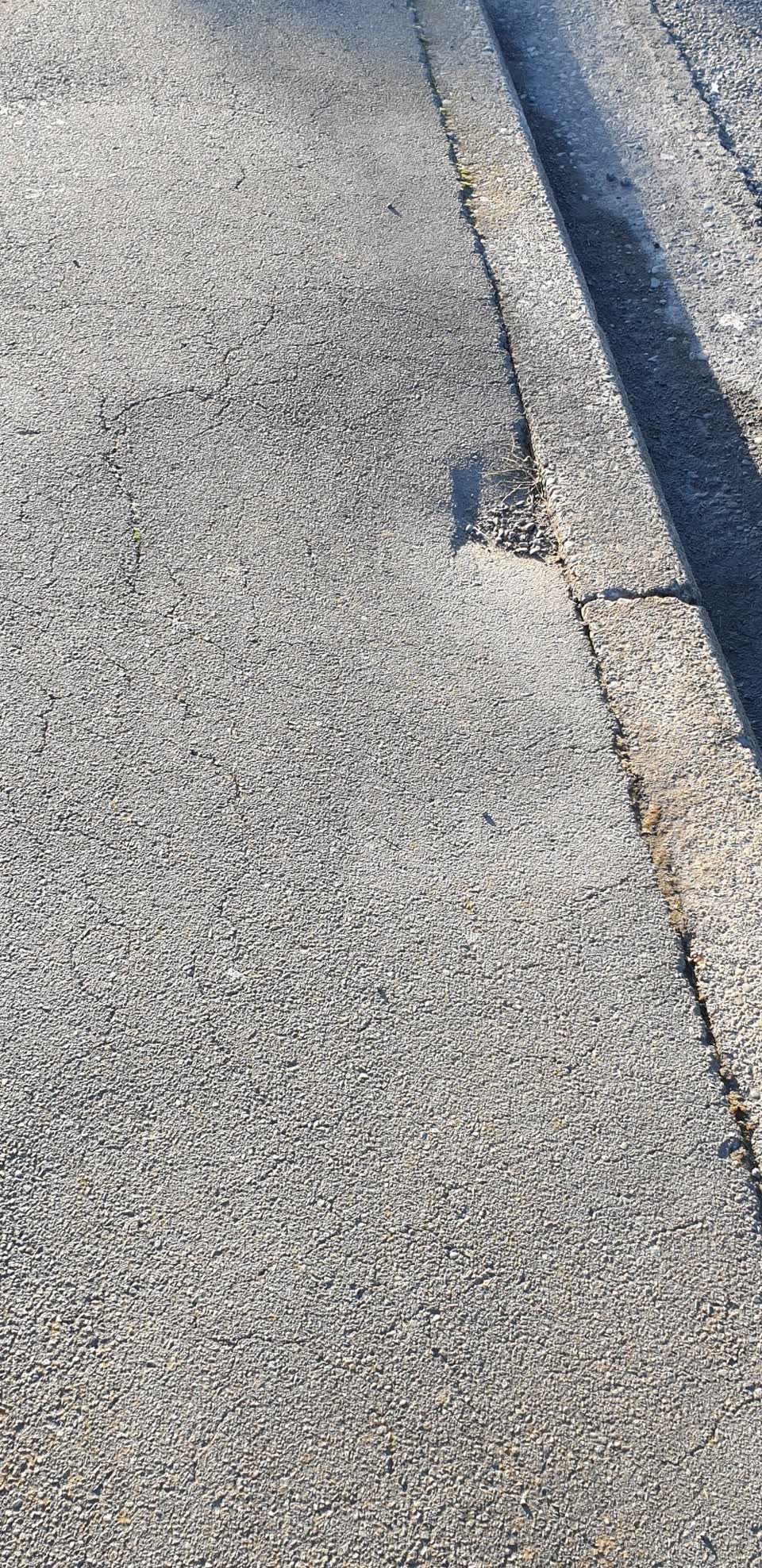 The photograph attached to this roading/streets report