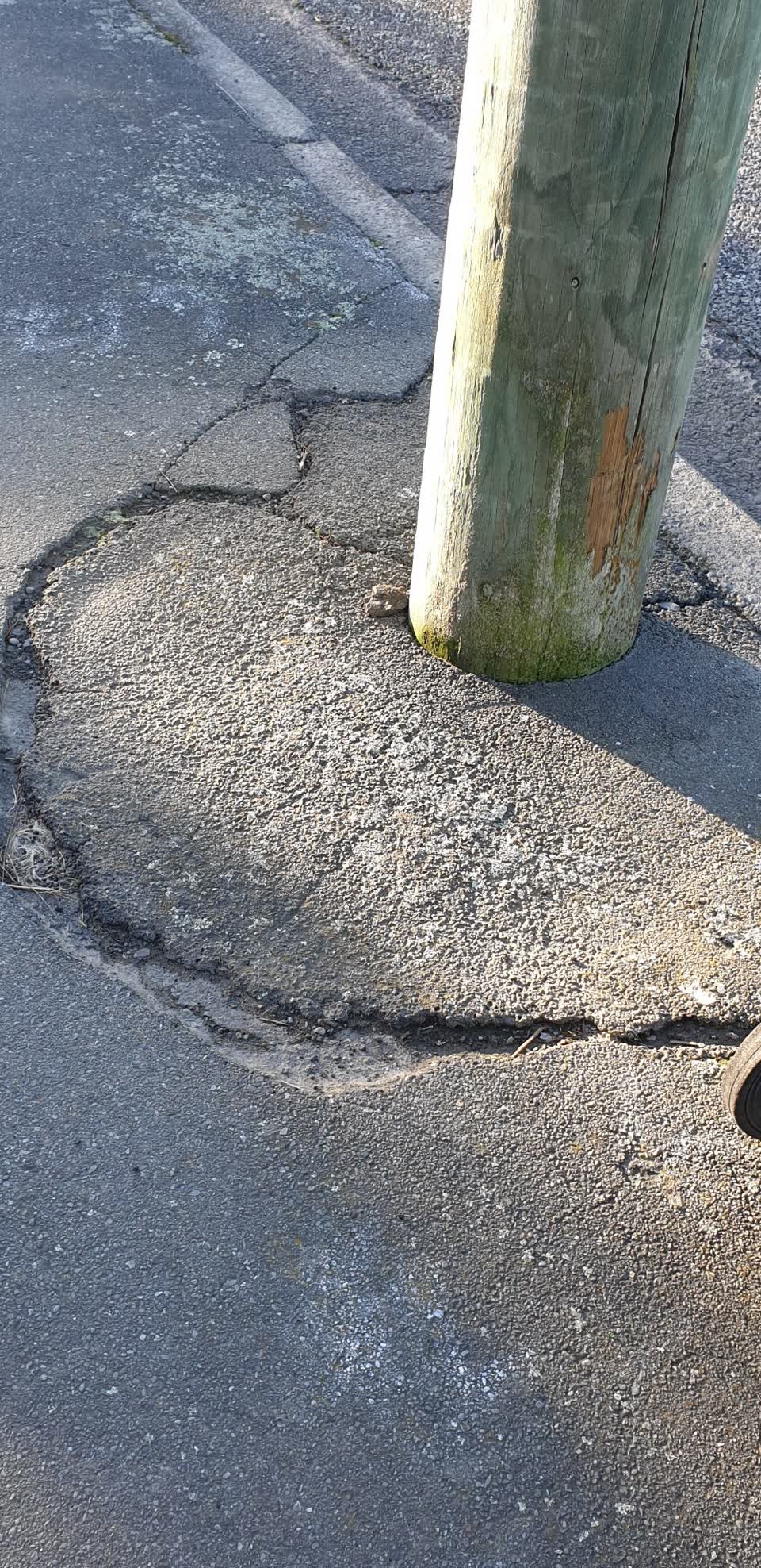 The photograph attached to this roading/streets report