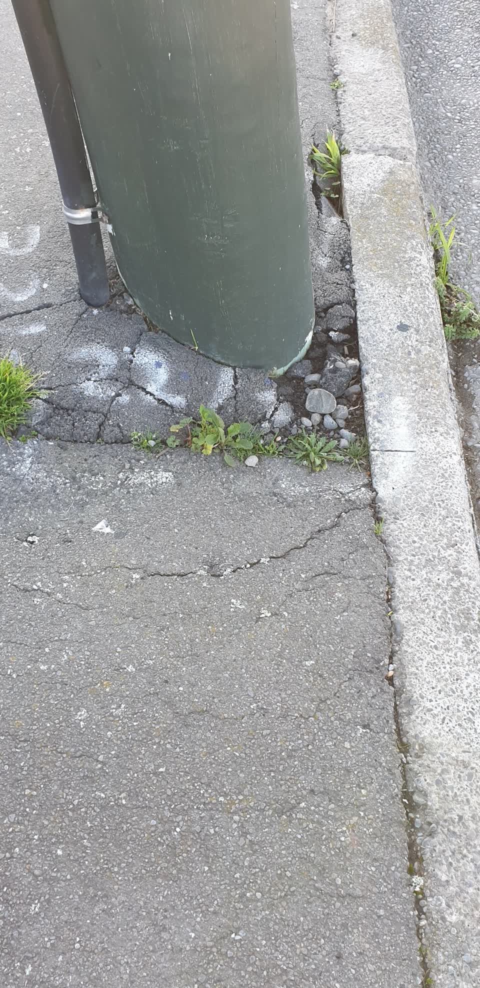The photograph attached to this roading/streets report