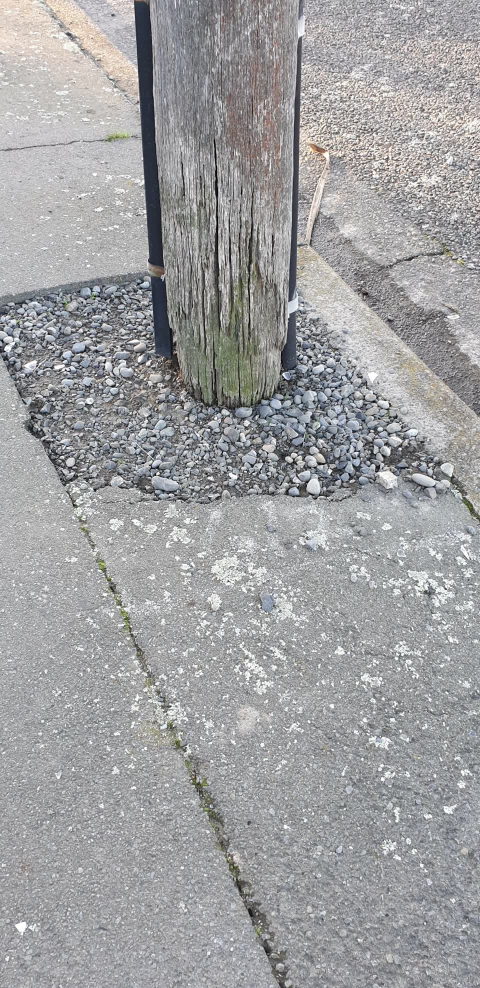 The photograph attached to this roading/streets report