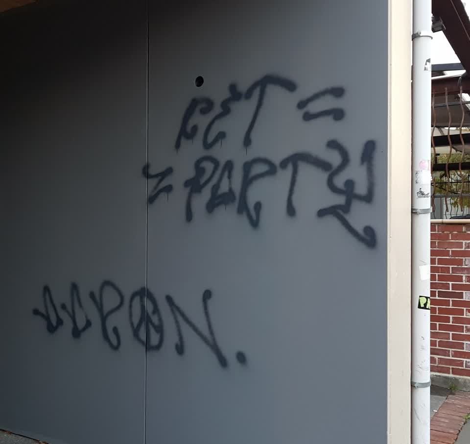 The photograph attached to this graffiti report