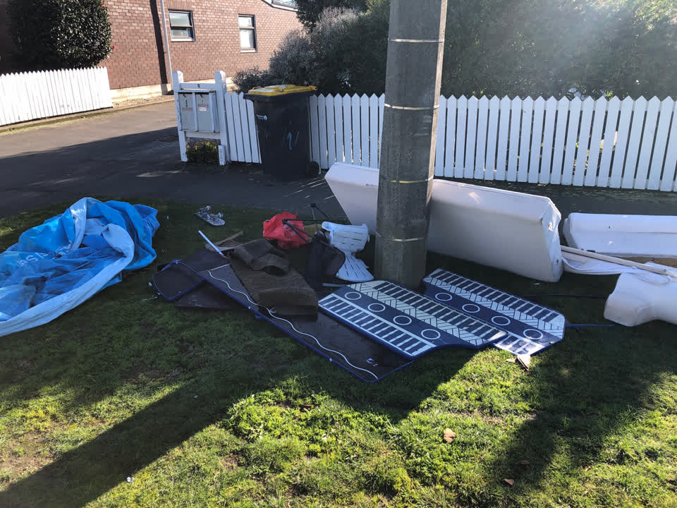 The photograph attached to this rubbish/recycling report