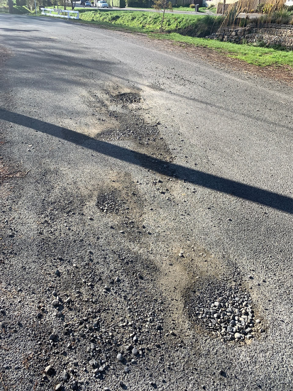 The photograph attached to this roading/streets report