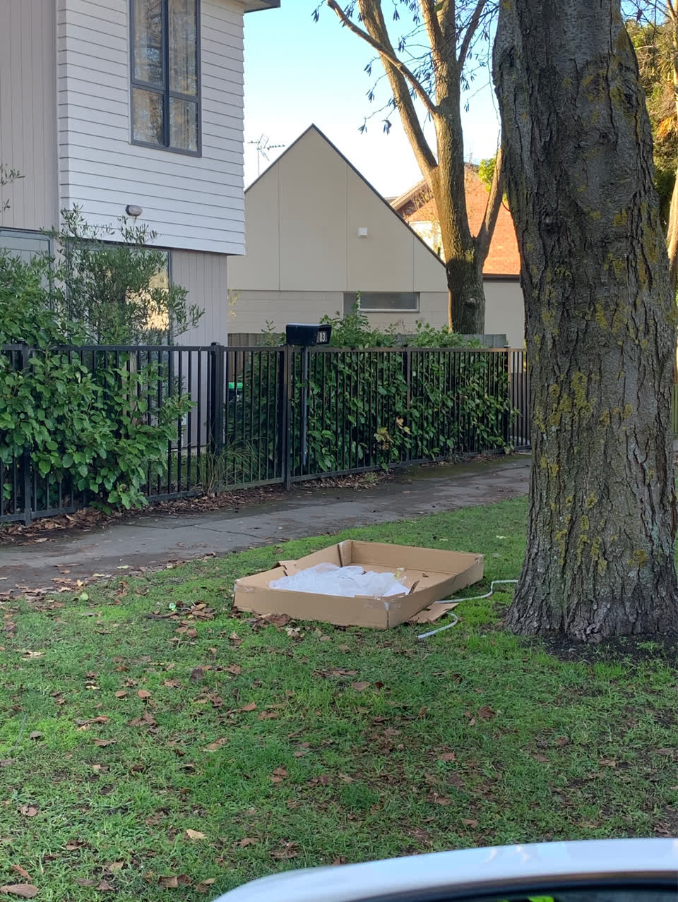 The photograph attached to this rubbish/recycling report