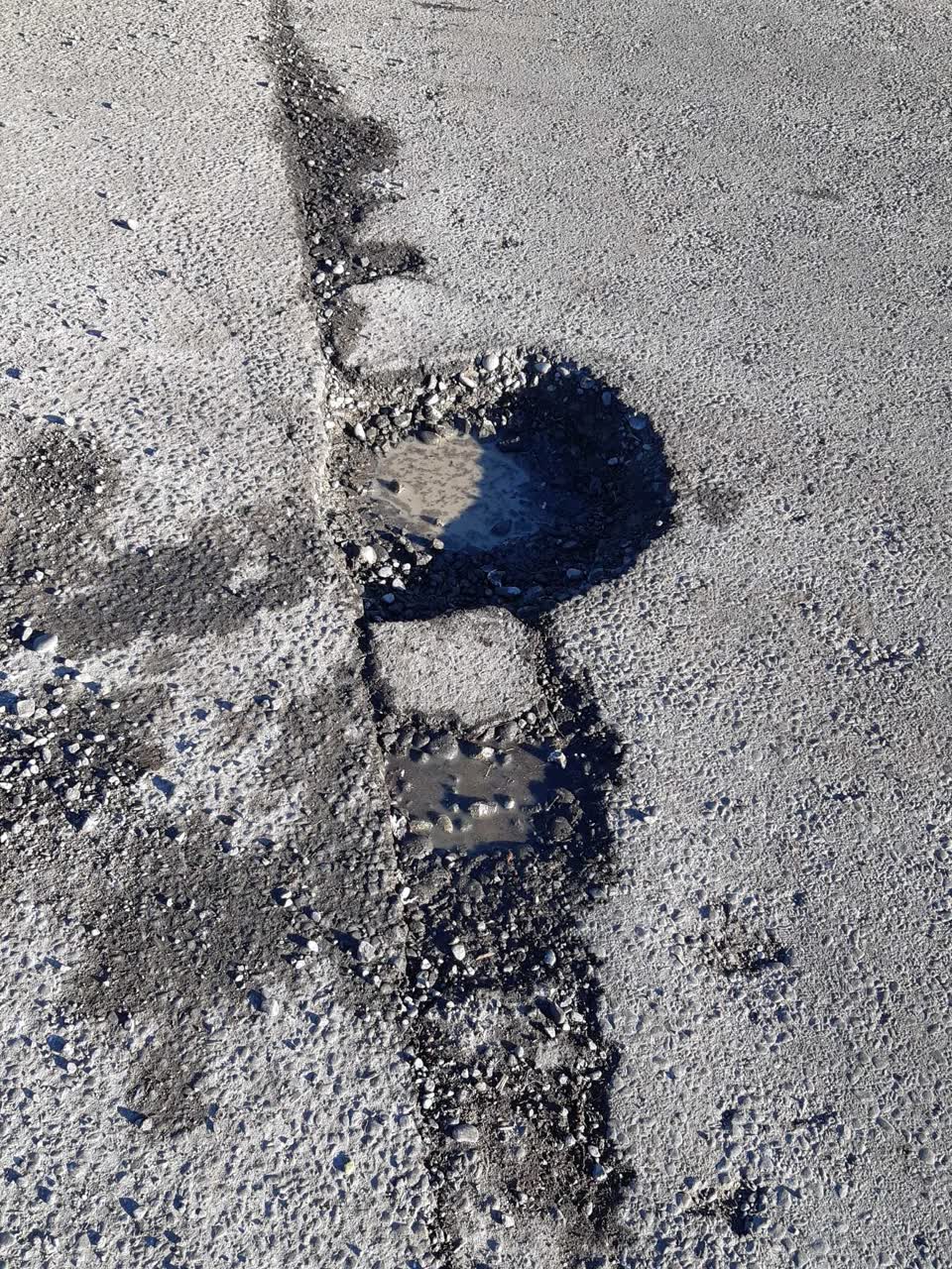 The photograph attached to this roading/streets report