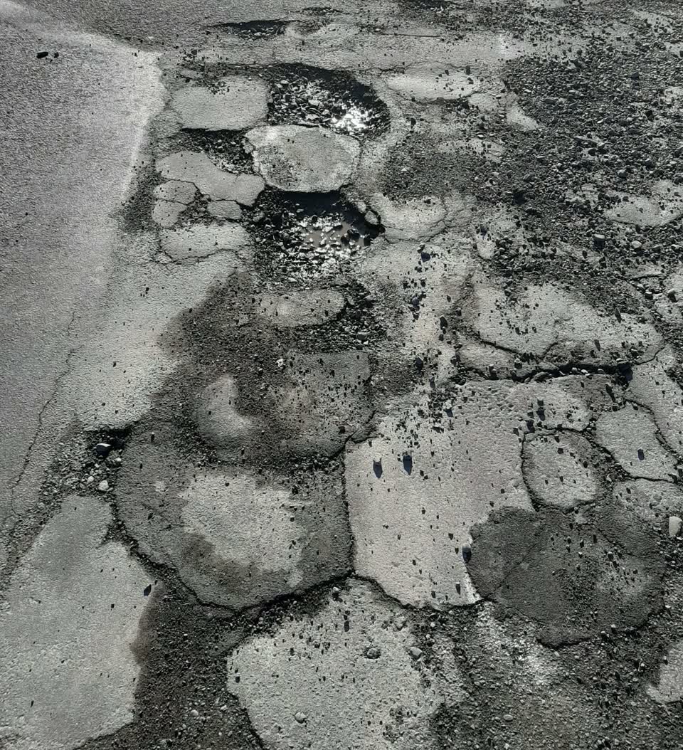 The photograph attached to this roading/streets report