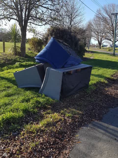 Rubbish/Recycling, a report photo