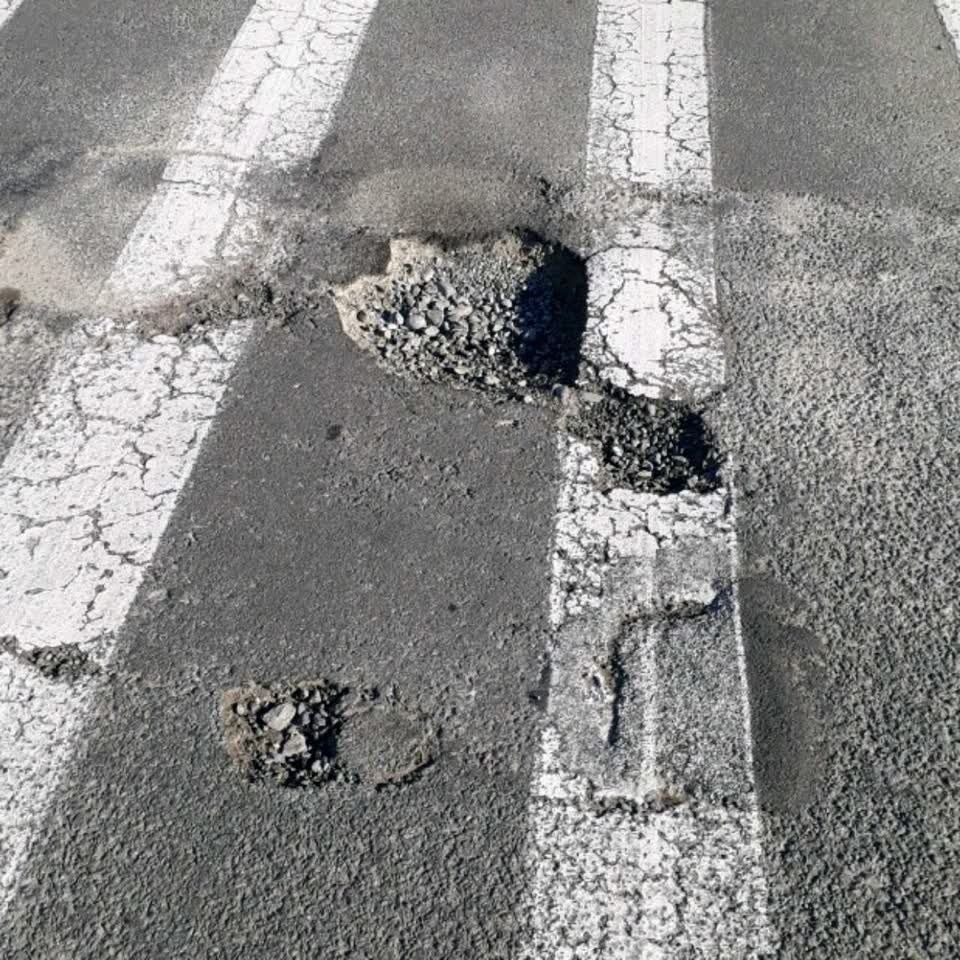 The photograph attached to this roading/streets report