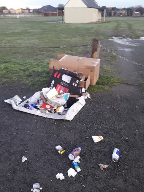 Rubbish/Recycling, a report photo