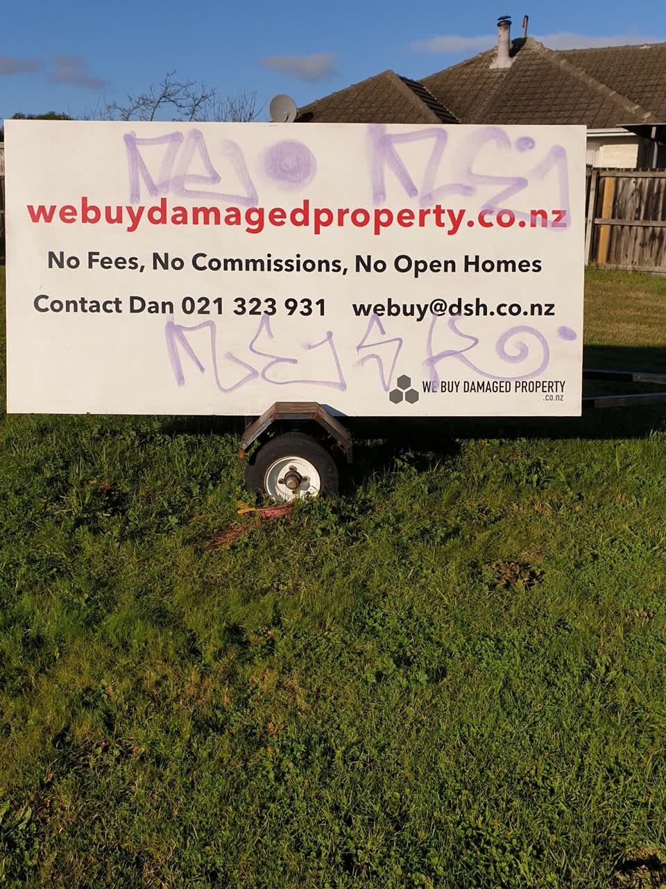 The photograph attached to this graffiti report