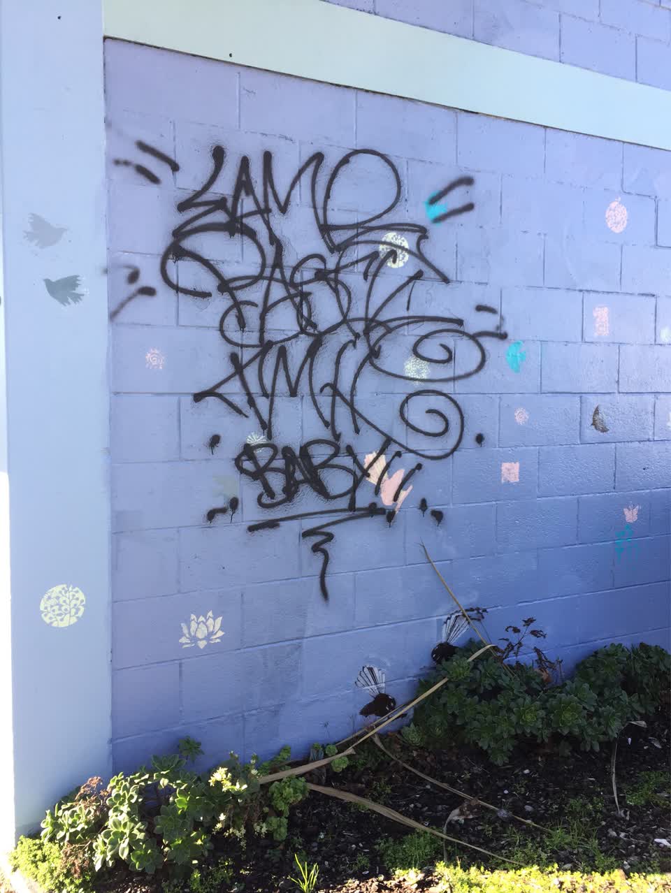 The photograph attached to this graffiti report