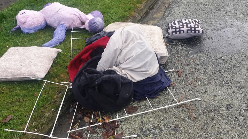 The photograph attached to this rubbish/recycling report