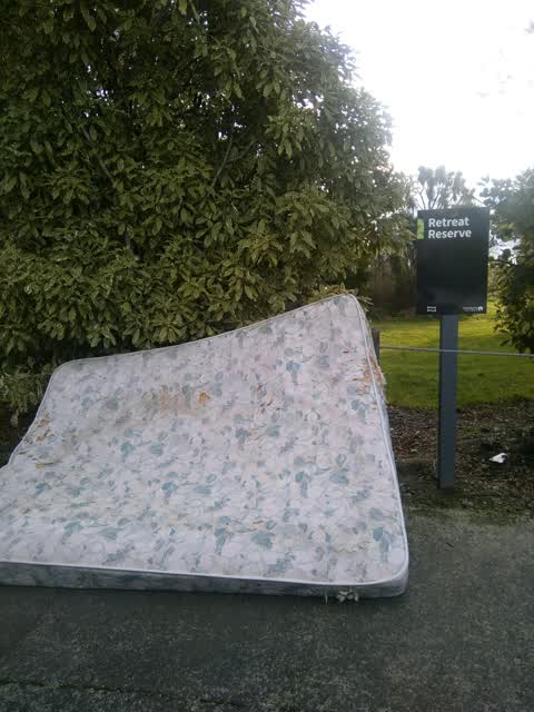 Rubbish/Recycling, a report photo