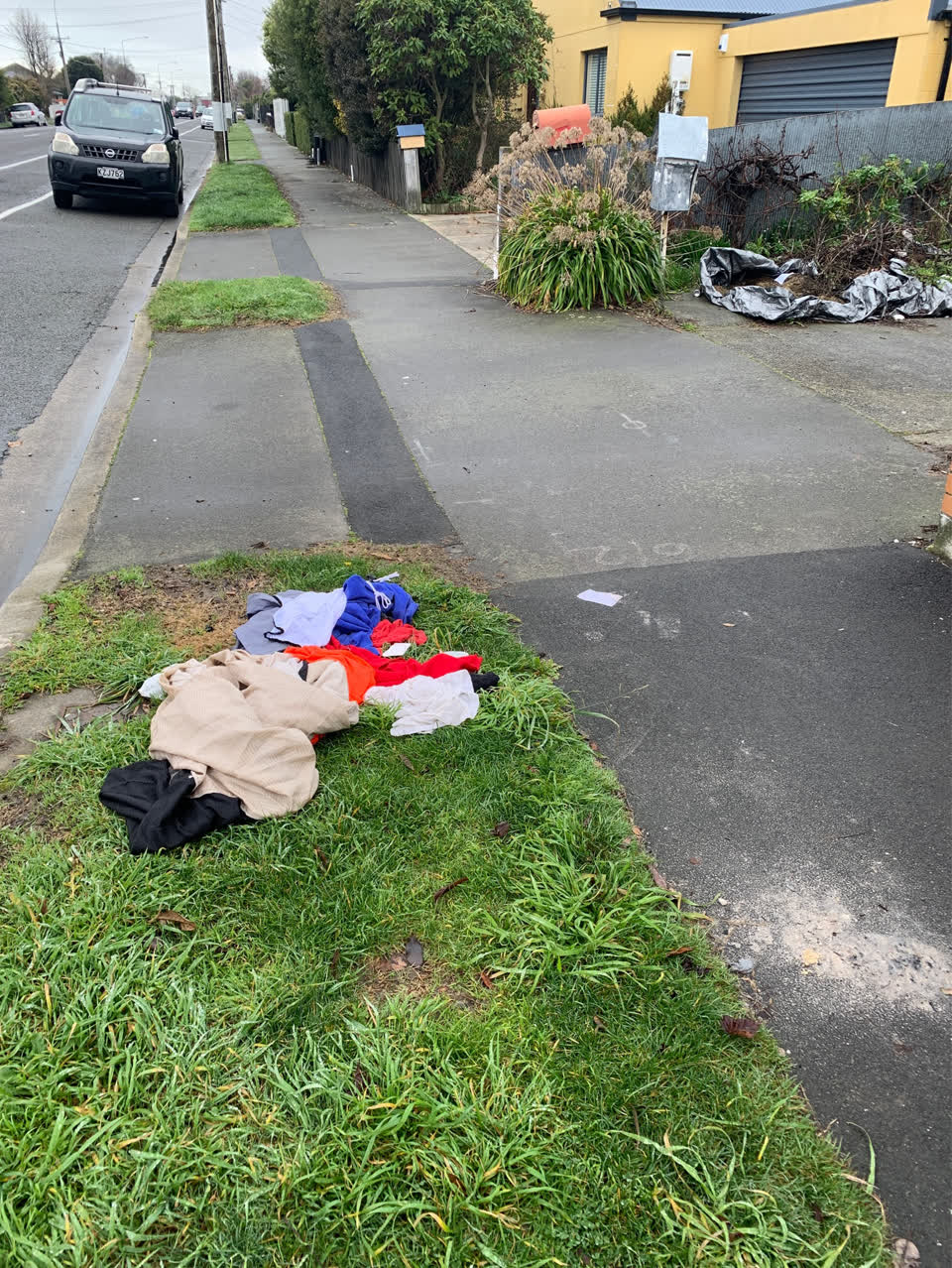 The photograph attached to this rubbish/recycling report
