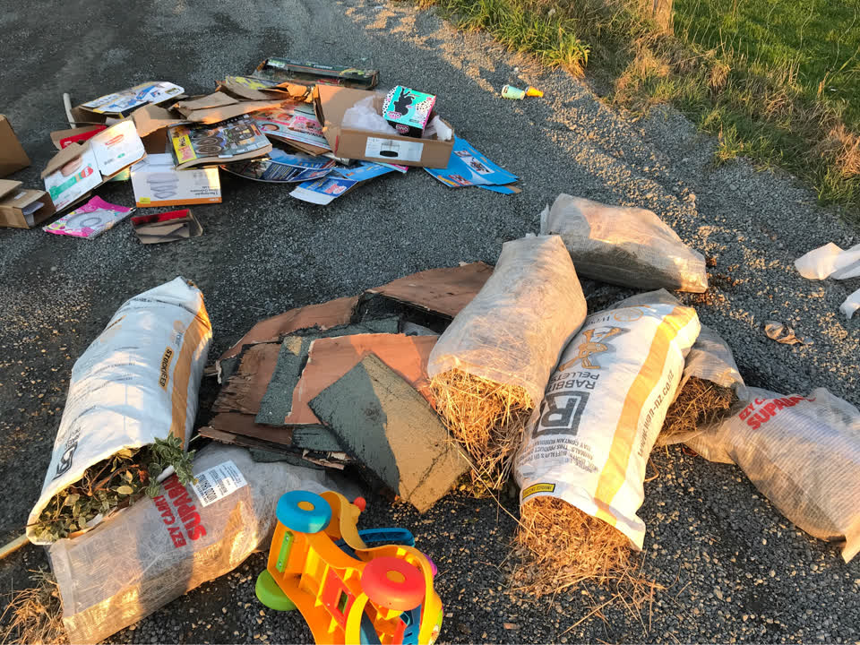 The photograph attached to this rubbish/recycling report