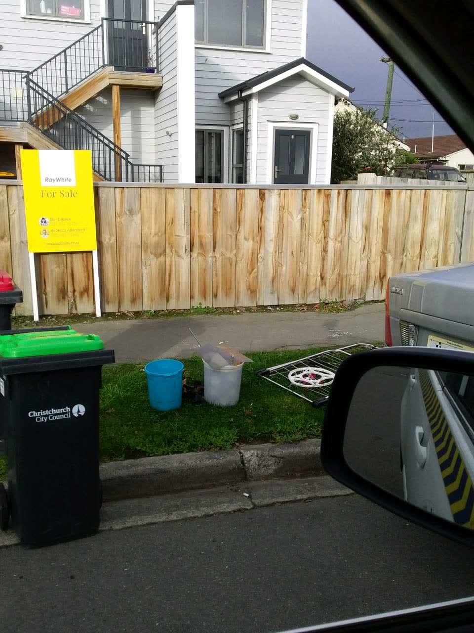 The photograph attached to this rubbish/recycling report