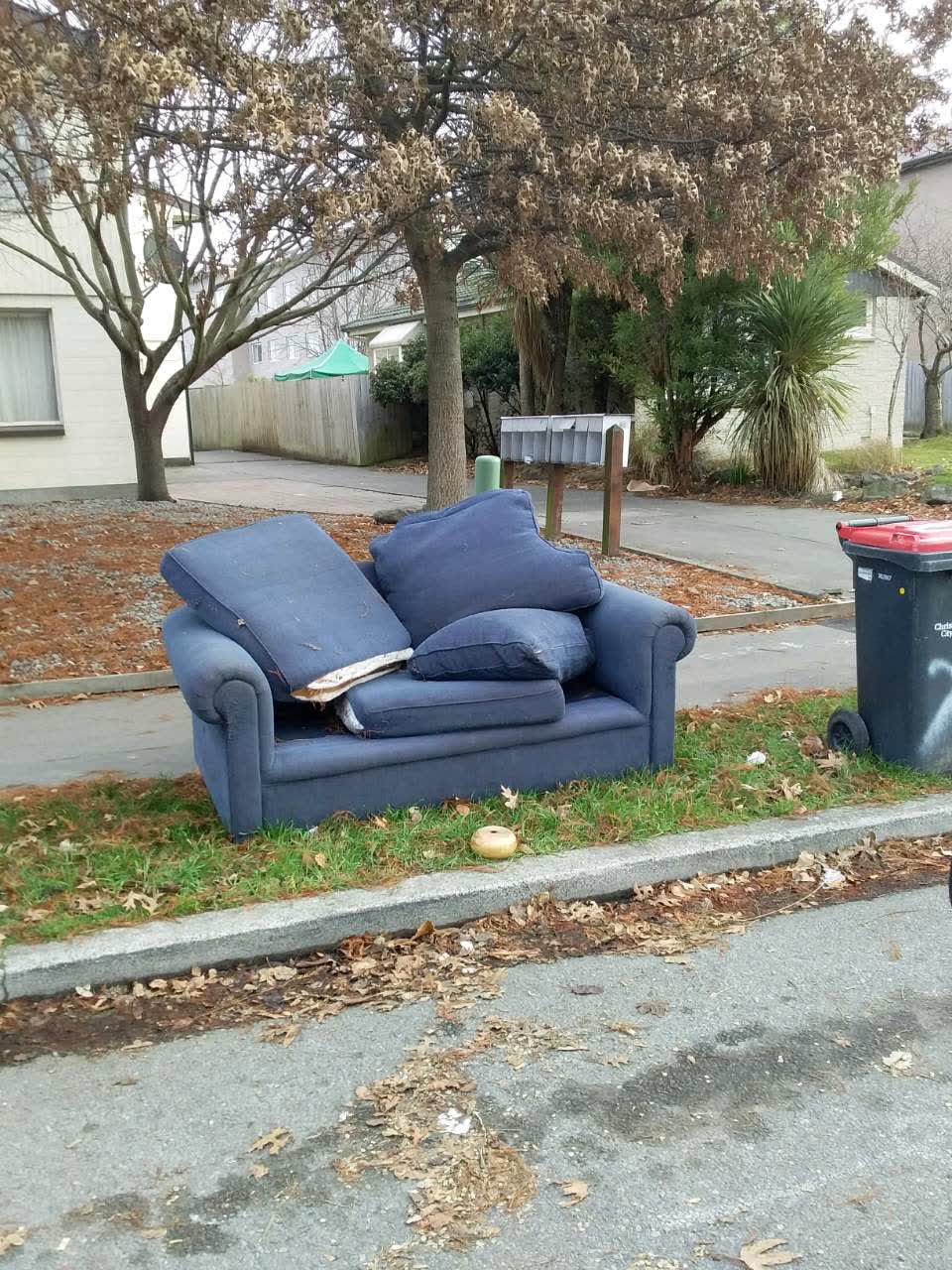 The photograph attached to this rubbish/recycling report