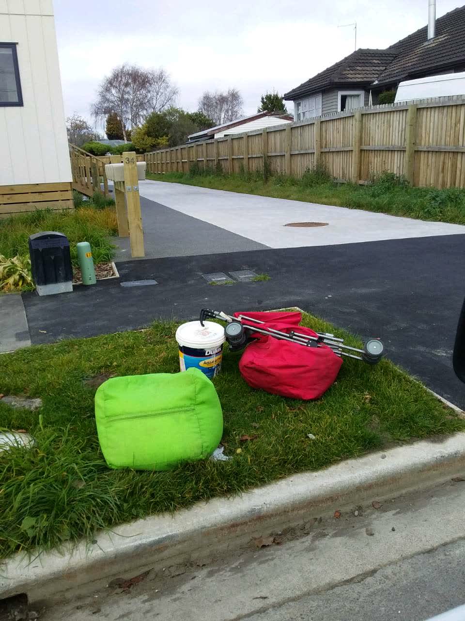 The photograph attached to this rubbish/recycling report