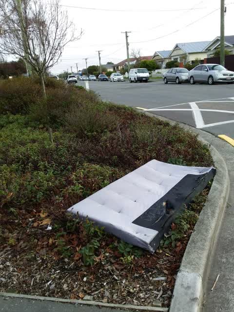 Rubbish/Recycling, a report photo