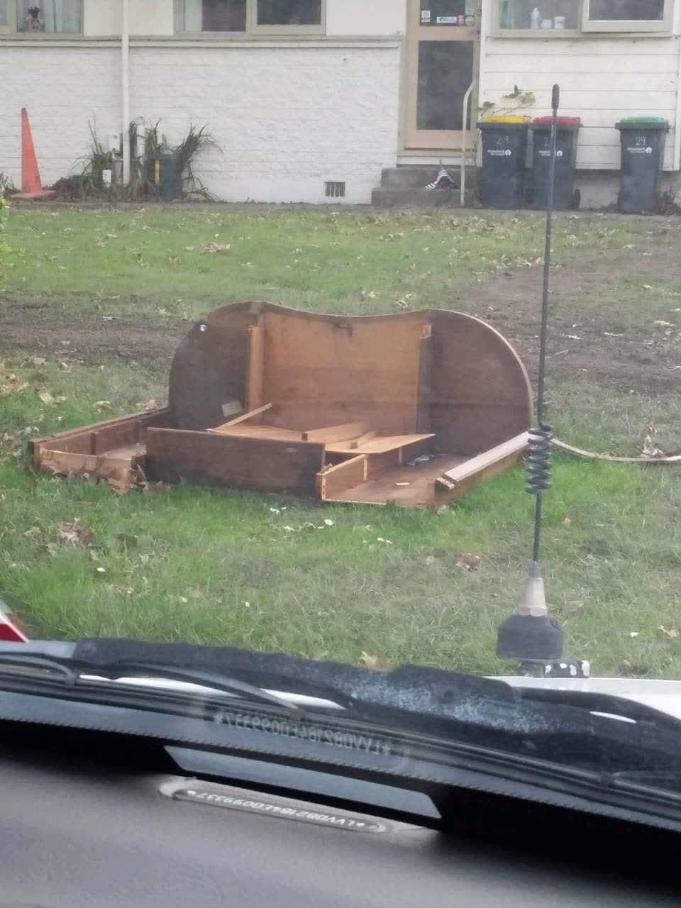 The photograph attached to this rubbish/recycling report