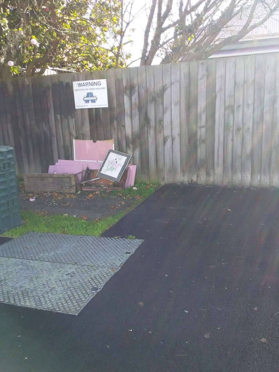 The photograph attached to this rubbish/recycling report