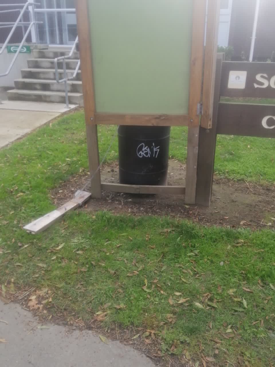 The photograph attached to this graffiti report