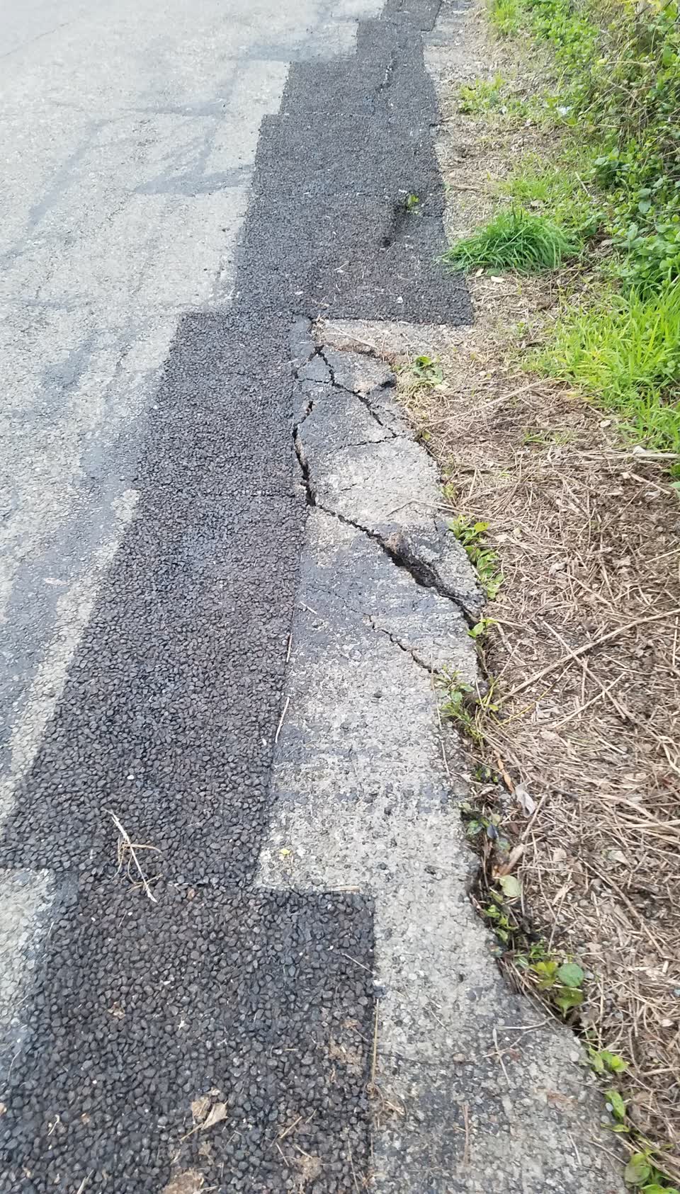 The photograph attached to this roading/streets report