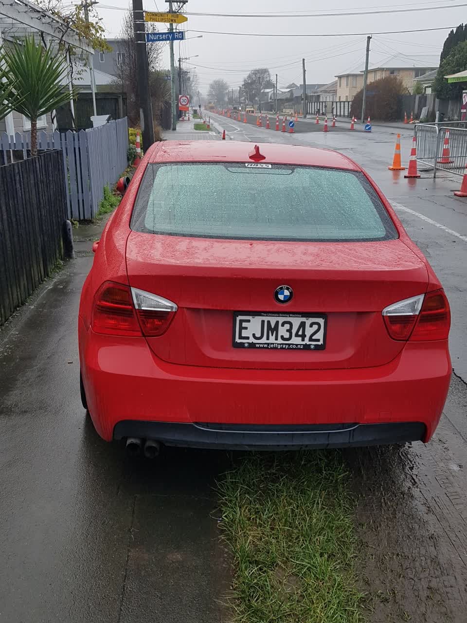 The photograph attached to this roading/streets report