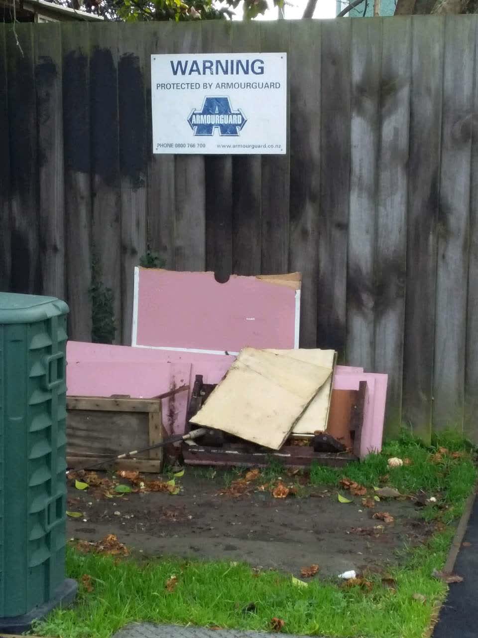 The photograph attached to this rubbish/recycling report