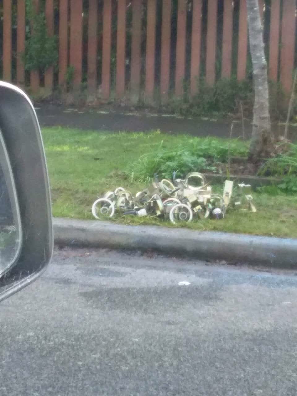 The photograph attached to this rubbish/recycling report